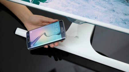 Bezdrôtové nabíjanie v monitore? Samsung hovorí áno.