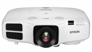 Epson vyvinul nový rad základných projektorov s pevnou inštaláciou