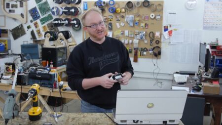 VIDEO: Tento šikovný kutil premenil XBOX One S na funkčný laptop