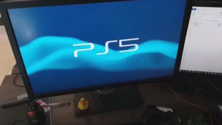Troll nachytal internet na hruškách. Nie, toto nie sú zábery zo spustenia Playstation 5!