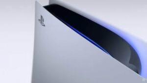 Konečne vieme, ako vyzerá PlayStation 5! Mimozemský kontrast oproti jednoduchému Xboxu Series X