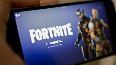 Ziskuchtivci sa už pokúšajú predávať iPhony s Fortnite za tisíce dolárov