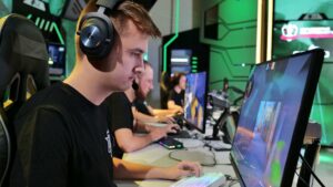 Slovenská univerzitná ešportová liga ponúka v letnom semestri variantu Masters a Open, zvýšené prizepooly a offline finále!