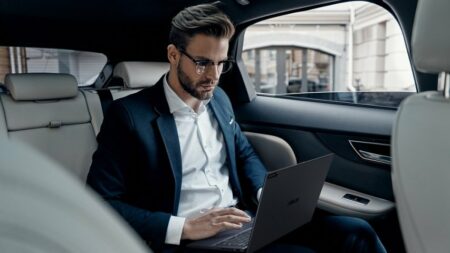 ASUS predstavuje ExpertBook B9 OLED