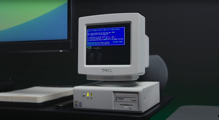 Takto vyzerá miniatúrny retro počítač vytvorený pomocou 3D tlačiarne.