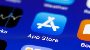 Apple začal používať v Európe očakávanú, no zavádzajúcu taktiku strašenia zákazníkov App Store