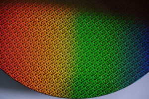 Čipová vojna naberá na obrátkach: Intel údajne vsádza všetko na novú technológiu Intel wafer