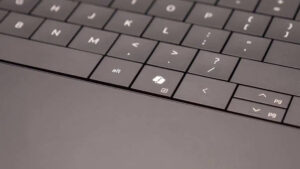Koniec klikania: Microsoft chce nahradiť myš a klávesnicu umelou inteligenciou Copilot Windows 11