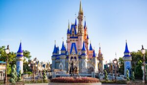 Kritici „woke“ oslavujú: Disney mení stratégiu a chce prilákať mužskú GenZ Disney