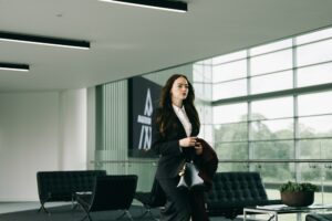 Bude to opäť oscarová spolupráca? Do kín prichádza komédia Bugonia, v hlavnej role s Emmou Stone
