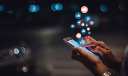 Predali vašu bezpečnosť! Facebook vedome zarábal na tom, že vás klamali podvodníci Facebook