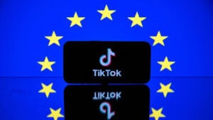 EÚ chce zakázať to, čo robí TikTok TikTokom. Nekonečné scrollovanie je podľa komisie nezákonné a návykové TikTok EU