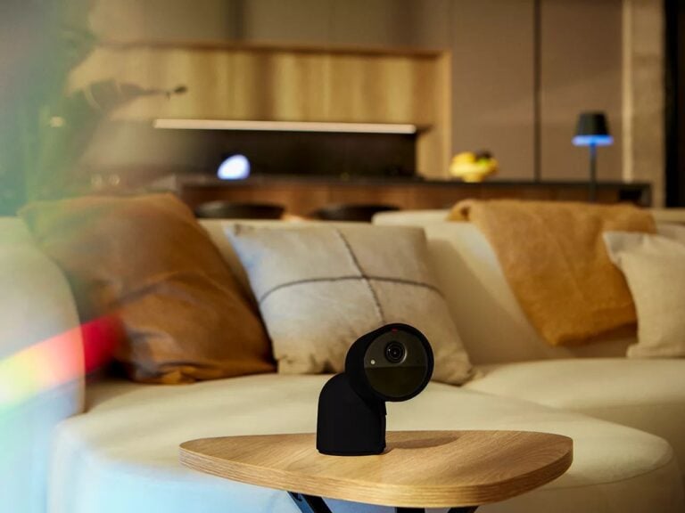 Philips Hue Secure 2K Desktop Camera