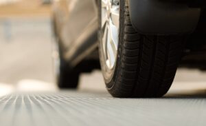 Hackeri nepoznajú hranice: Na sledovanie vášho auta im stačia senzory tlaku v pneumatikách TPMS