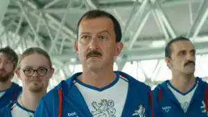 Tommy Shelby musel nečakane ustúpiť. Ktorá komédia momentálne valcuje náš Netflix? Dream team