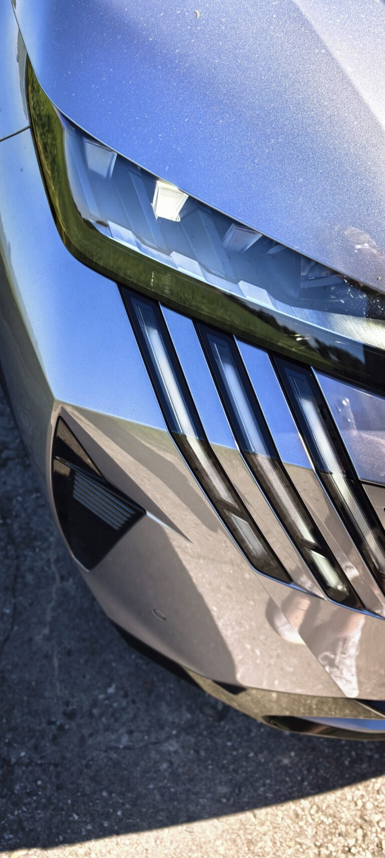 Peugeot e-5008 Dual Motor