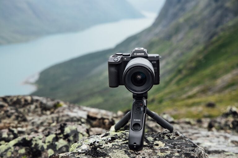 Canon predstavuje EOS R8 Mark II: Kompaktný plnoformátový fotoaparát pre tvorcov obsahu aj cestovateľov